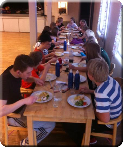 20130105 Ungdomslager Lunch2